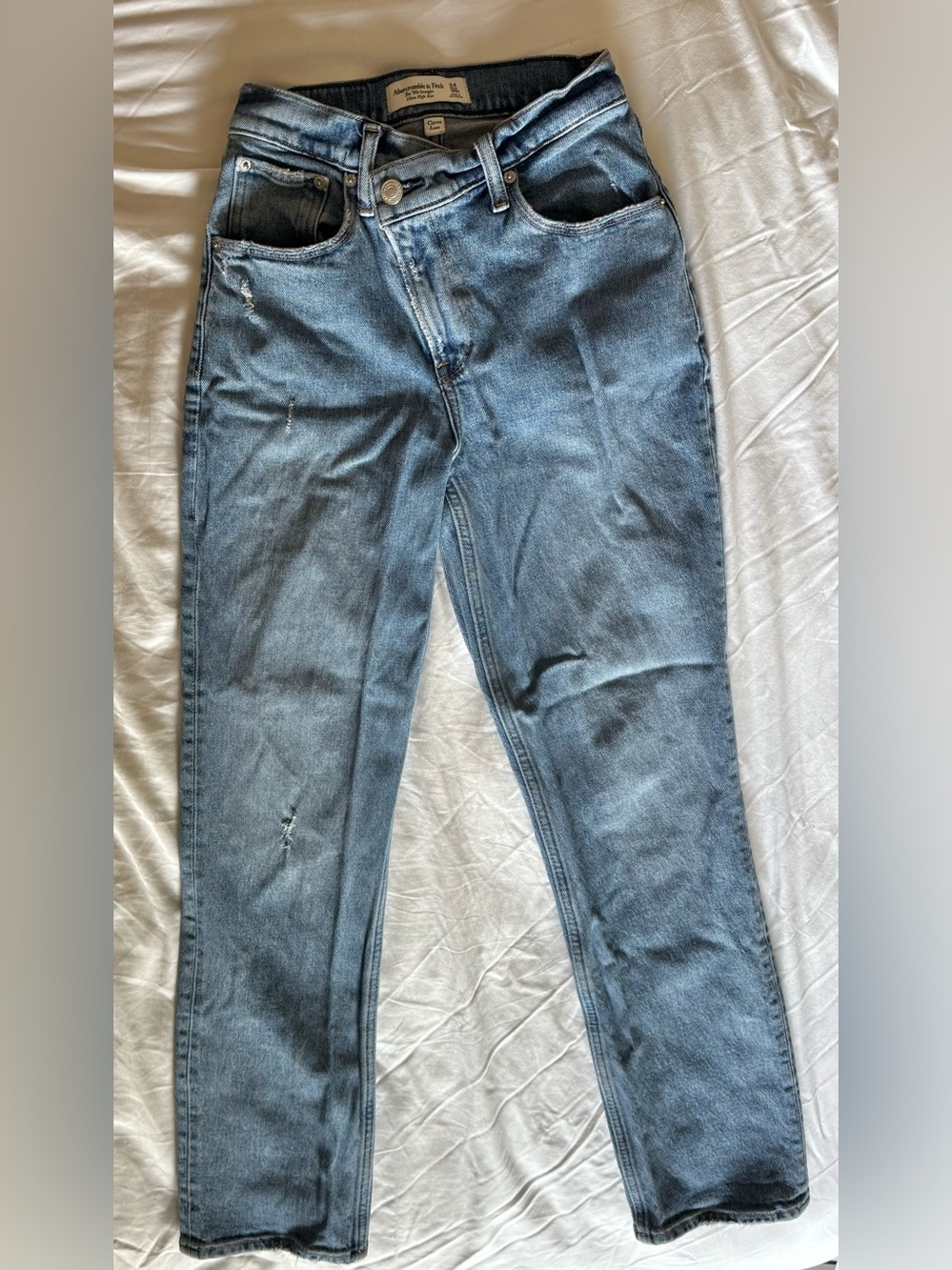 Abercrombie & Fitch High-Rise Straight Jeans in Faded Blue